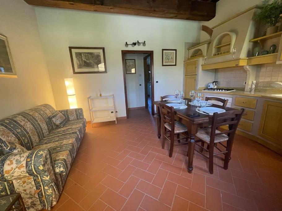 Casa Vacanza Villaggio Poggio Rosso Arezzo Exterior foto