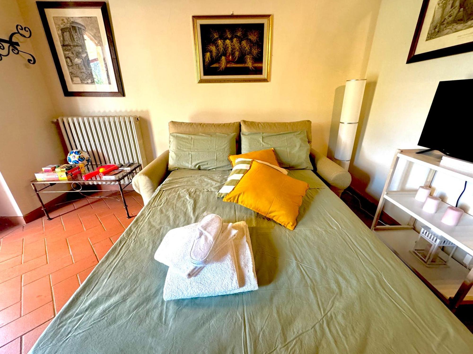 Casa Vacanza Villaggio Poggio Rosso Arezzo Exterior foto